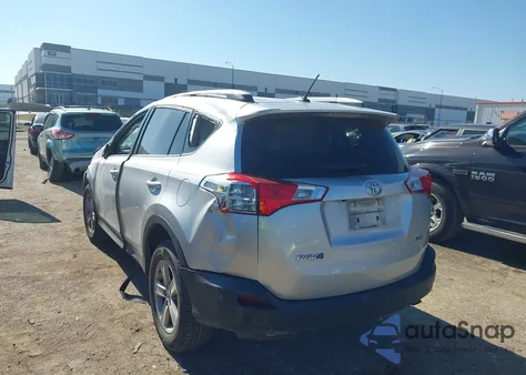 2015 Toyota Rav4 Xle z USA, uszkodzony, nr VIN 2T3WFREV8FW160004